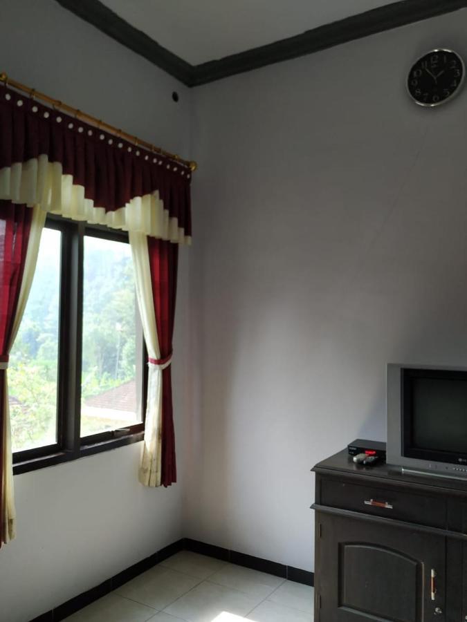 Hotel NGEBEL INDAH Exterior foto